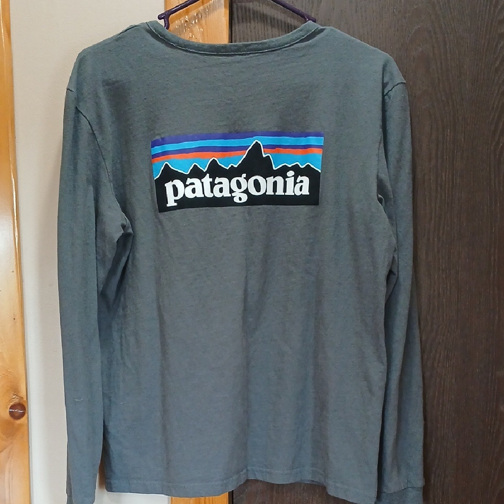 Patagonia Charcoal Long Sleeve with Logo